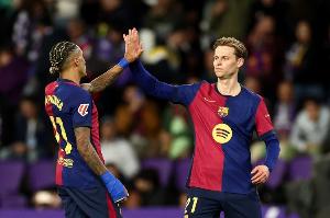 880976