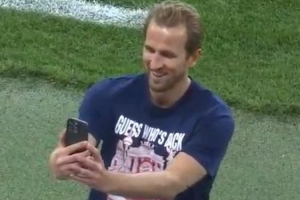 697961