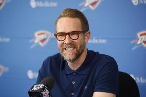 5652